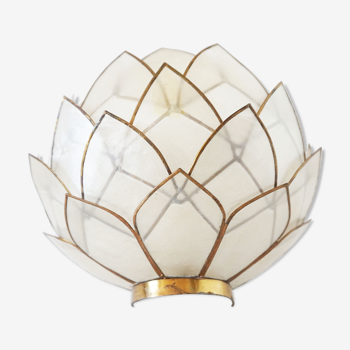 Wall lamp in vintage mother-of-pearl petals