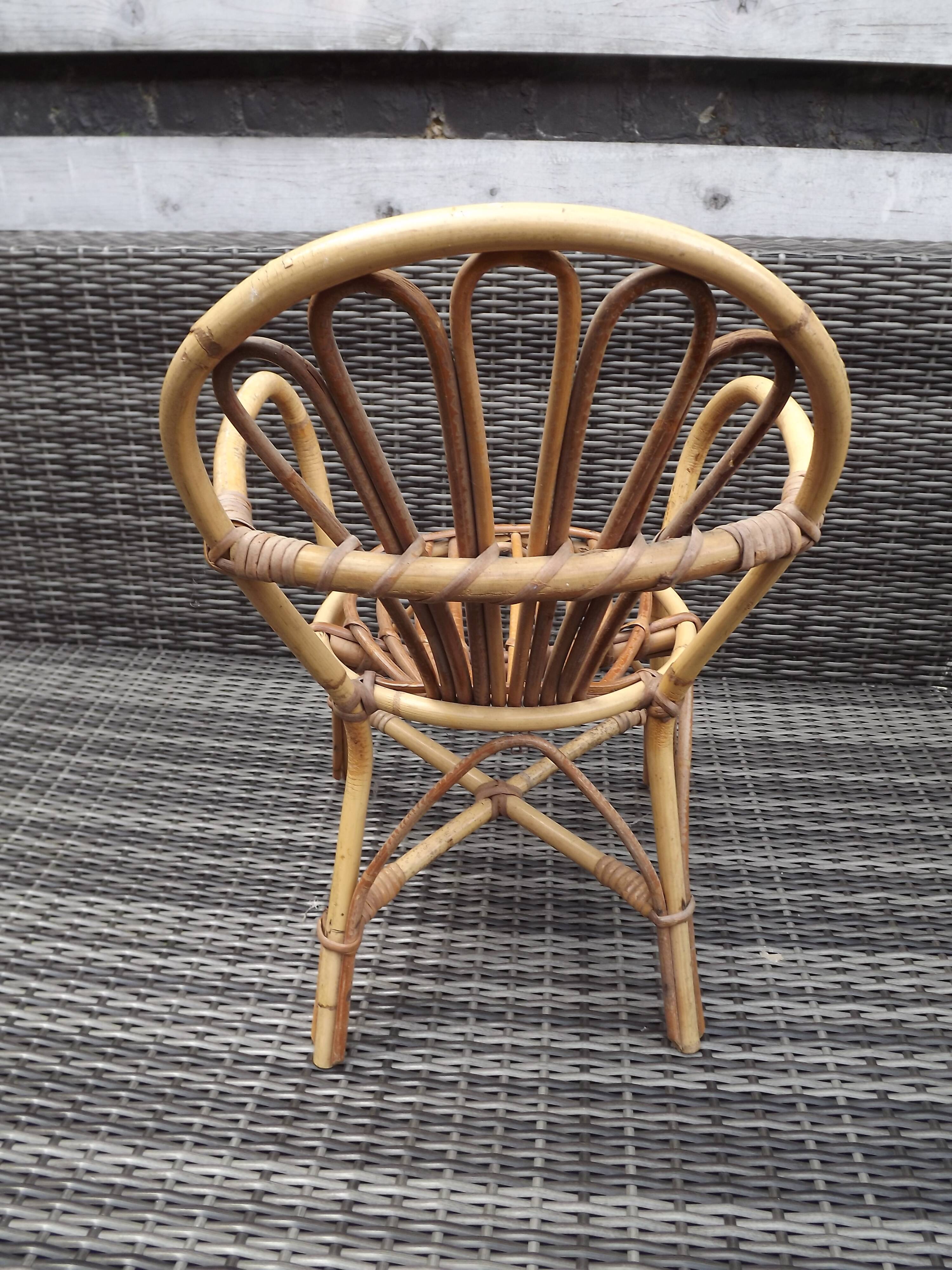 Vintage 70's rattan children's chair