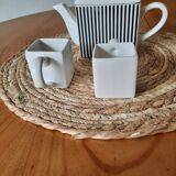 Coffee maker with duo cups