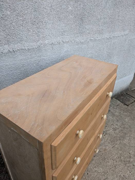 Commode en bois naturel
