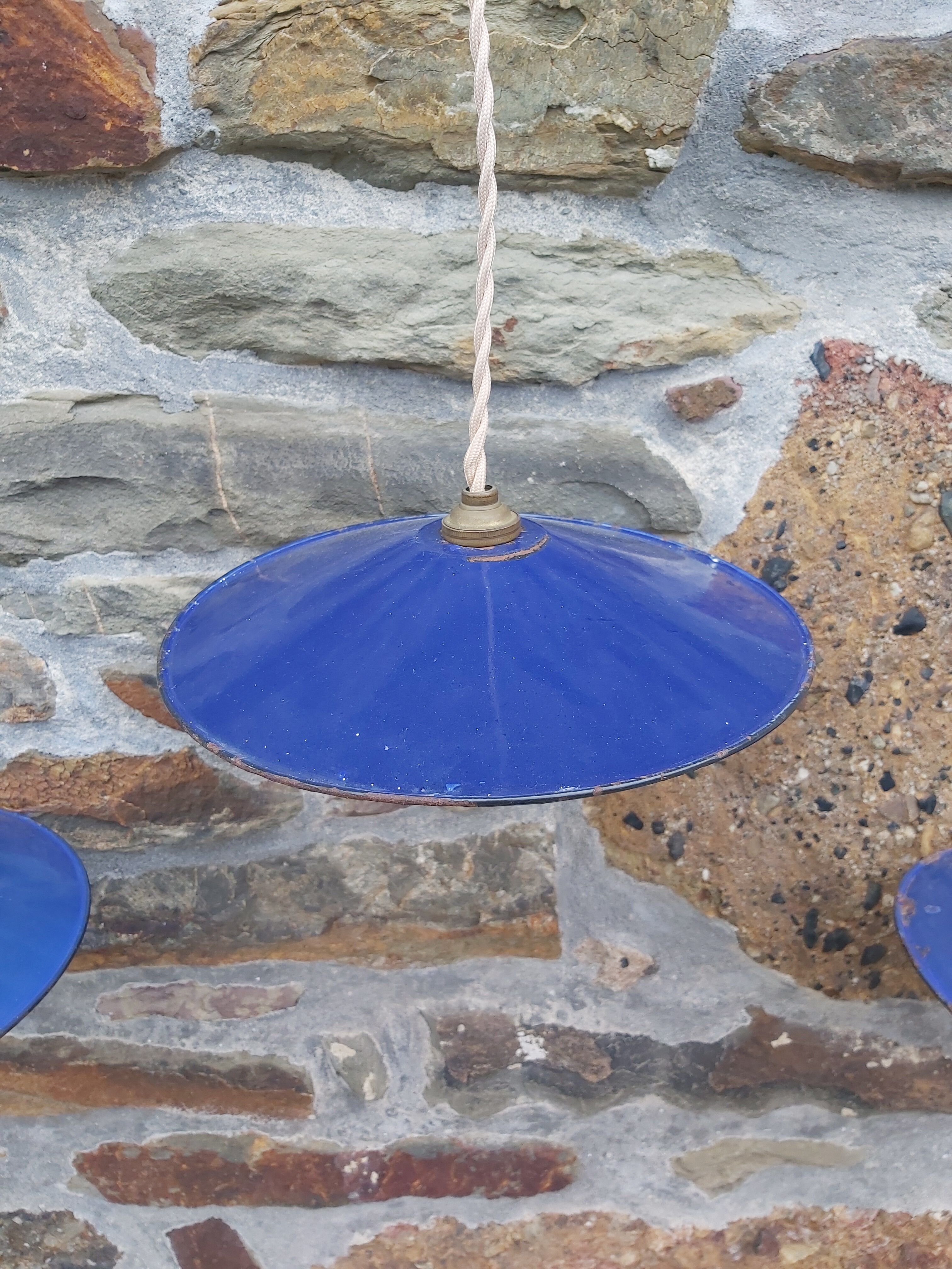 Set of 3 blue enamelled industrial suspensions