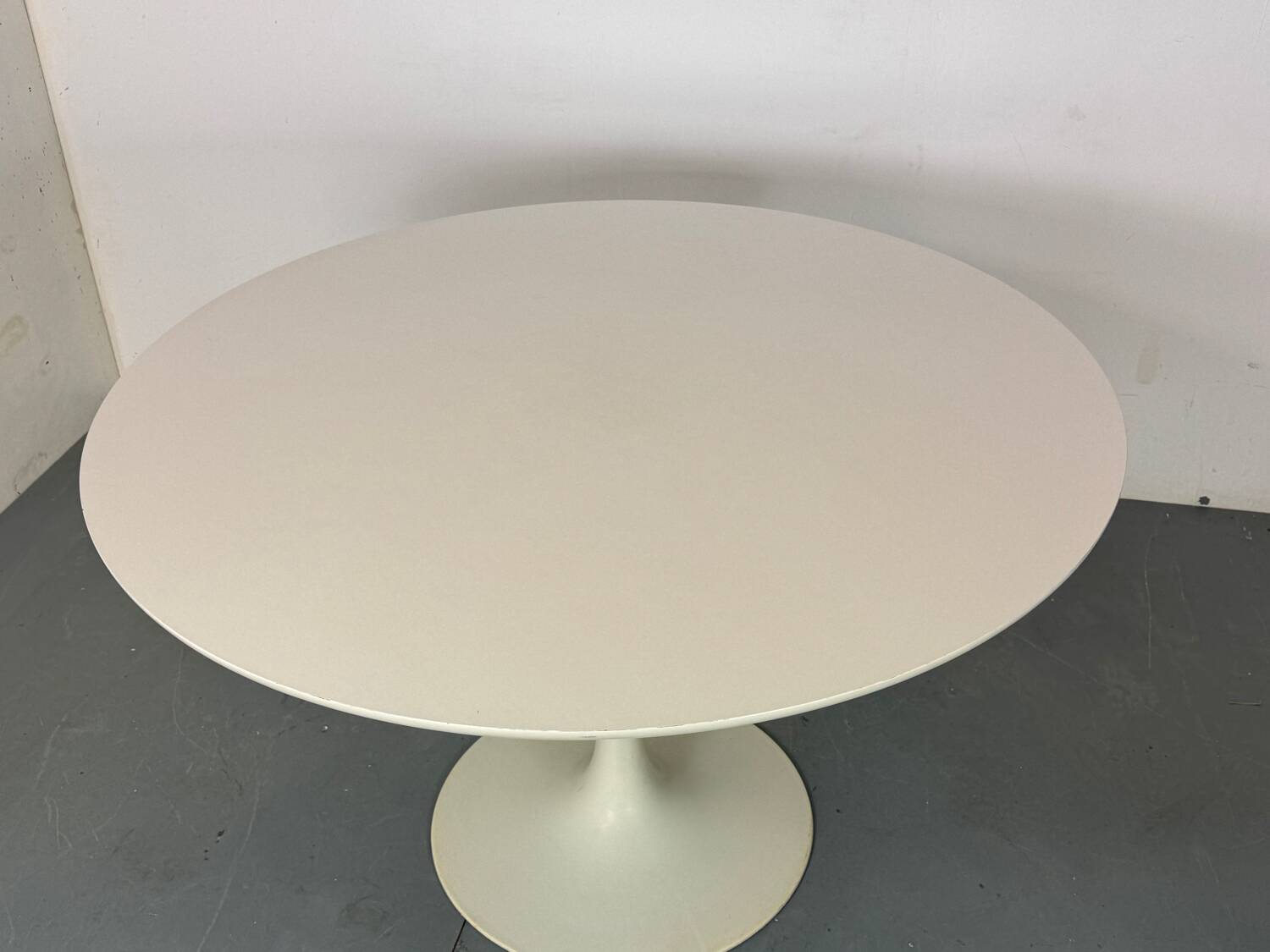 Table à manger tulipe blanche de style Space Age du milieu du siècle par Arkana, années 1960