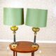 Paire de lampes de table vintage dans un style classique avec des bases décoratives et