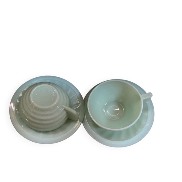 Duo de tasses à thé en opaline anciennes