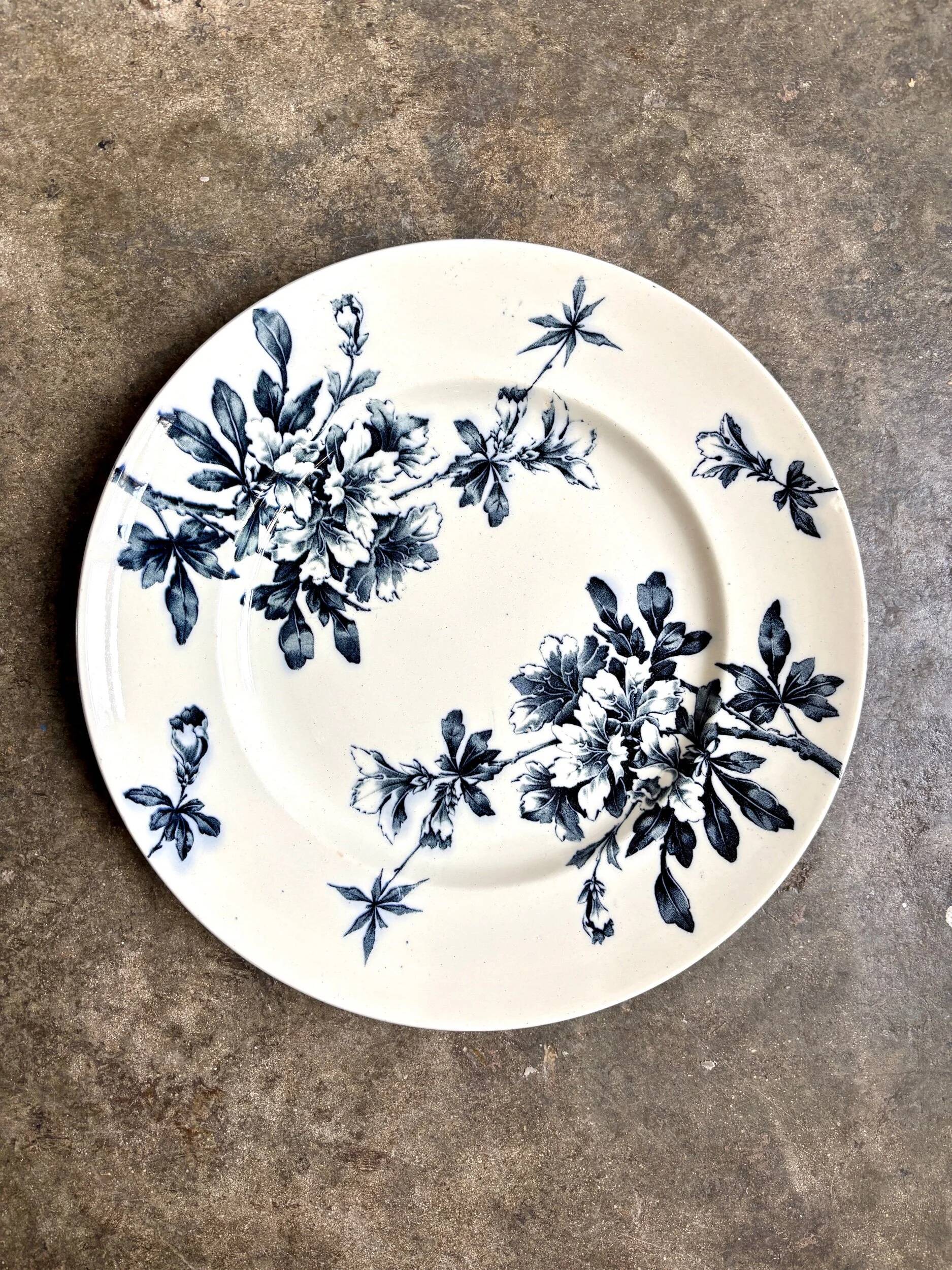 Small round Lunéville dish in blue ironstone, "Azaléa" service