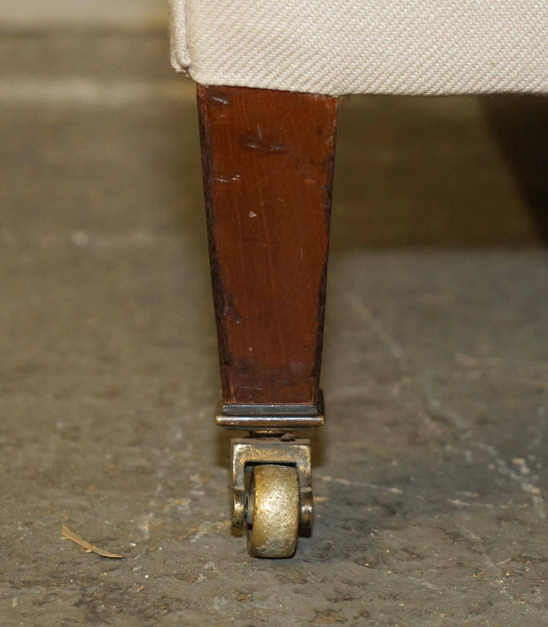 Victorian two-seater canapé 1880 Howard & Son