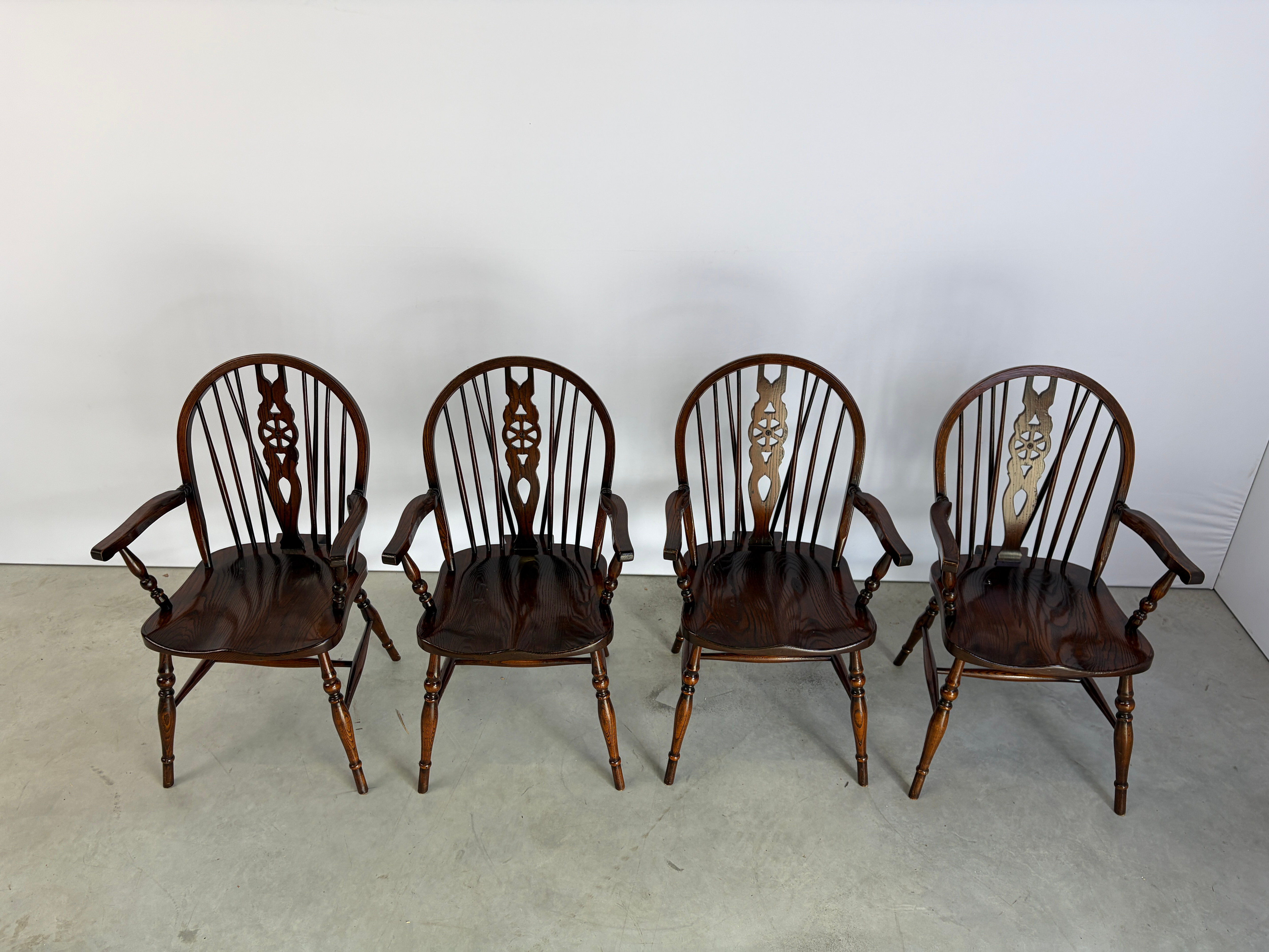 Magnifiques chaises de salle à manger de style Windsor en anglais, ensemble de 4.