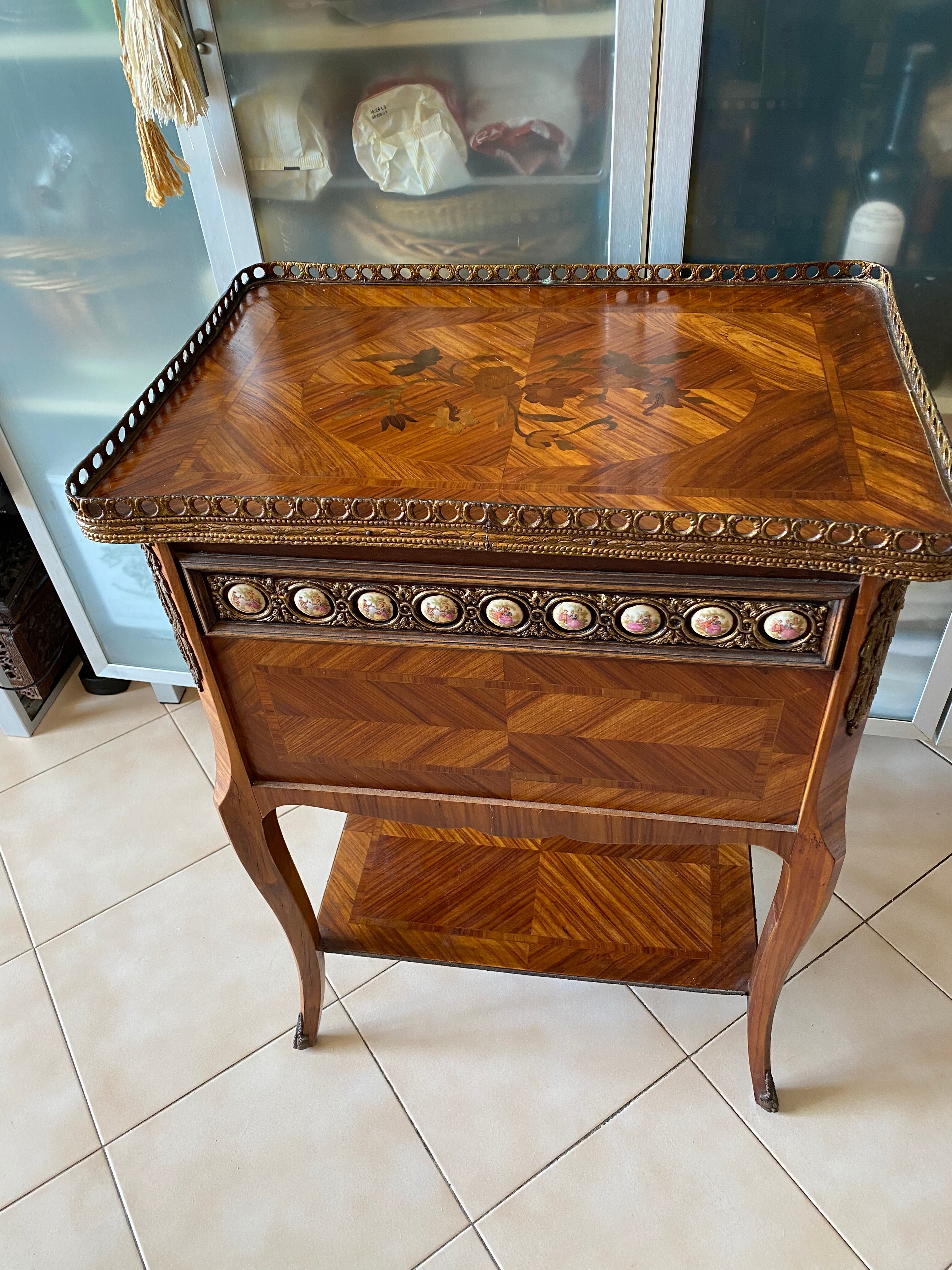 Dresser Chiffonnière Era NIII style Louis XVI