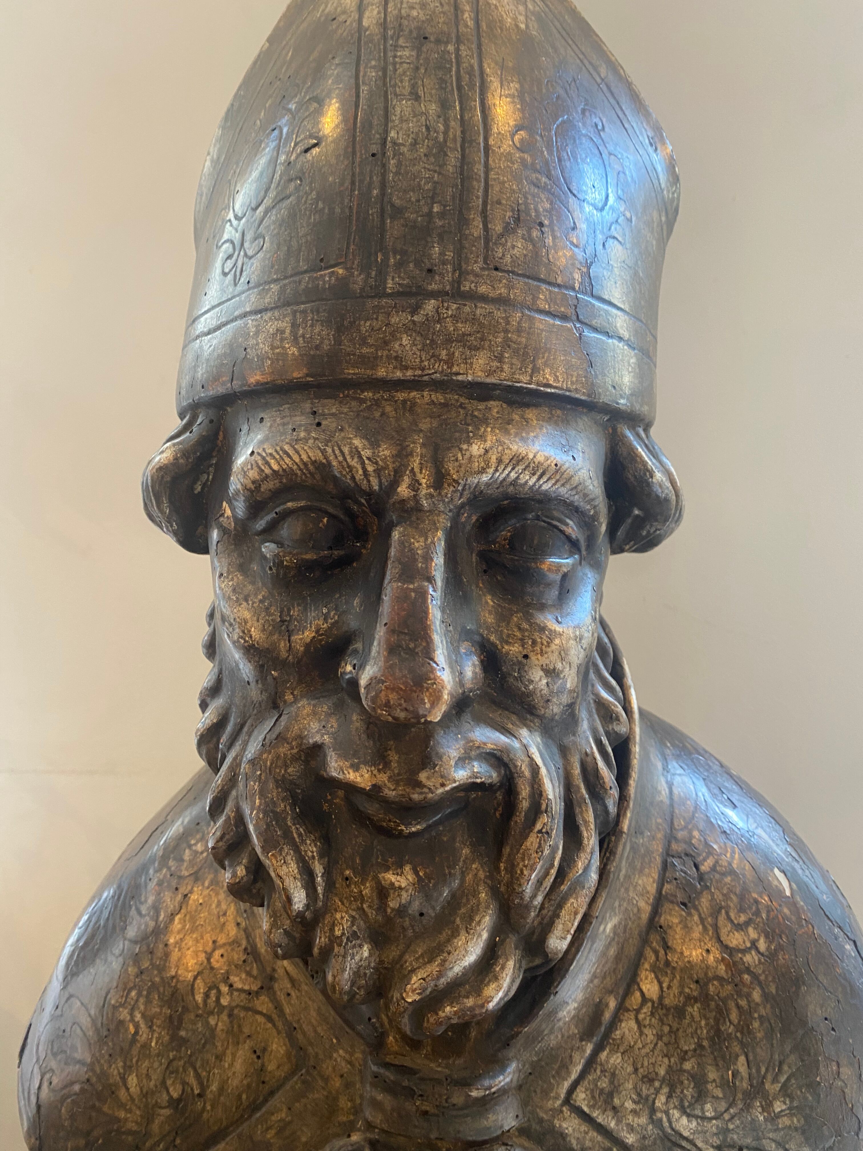 Bust of bishop in reliquary in silver wood xviith