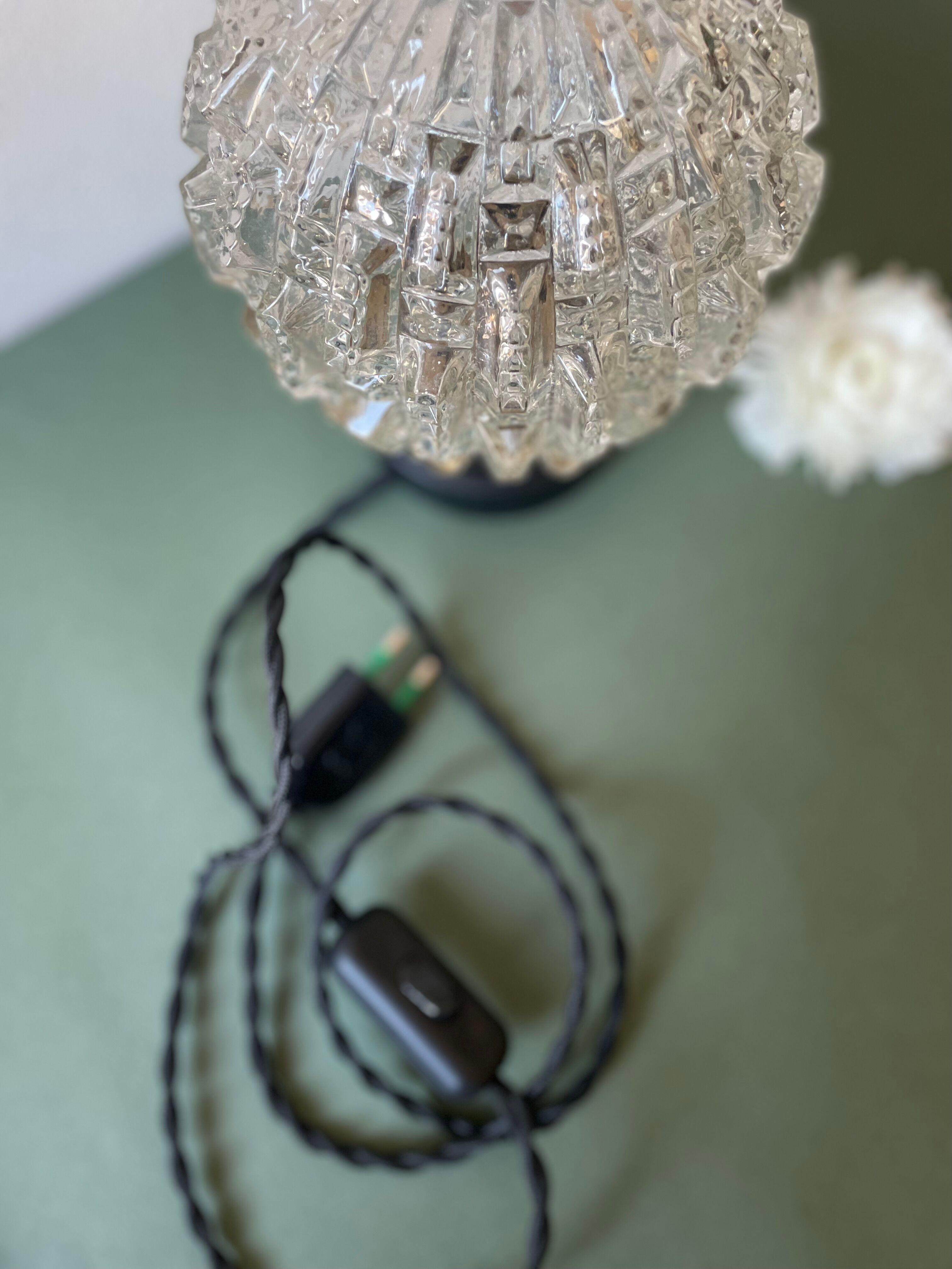 Vintage table lamp - transparent glass globe