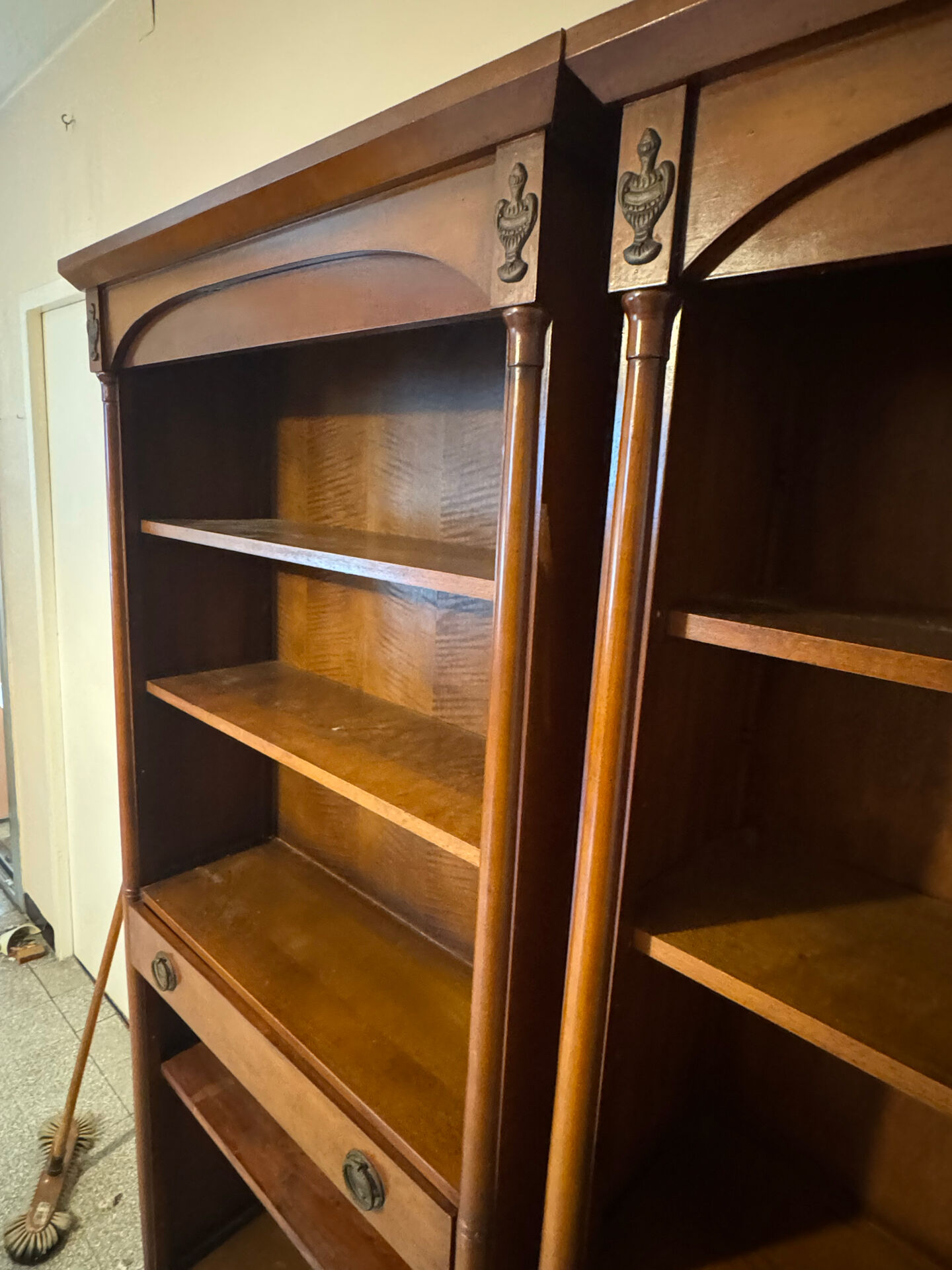 Bibliothèque ouverte en 3 pans style directoire