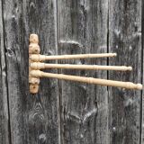 Wall-mounted towel rack