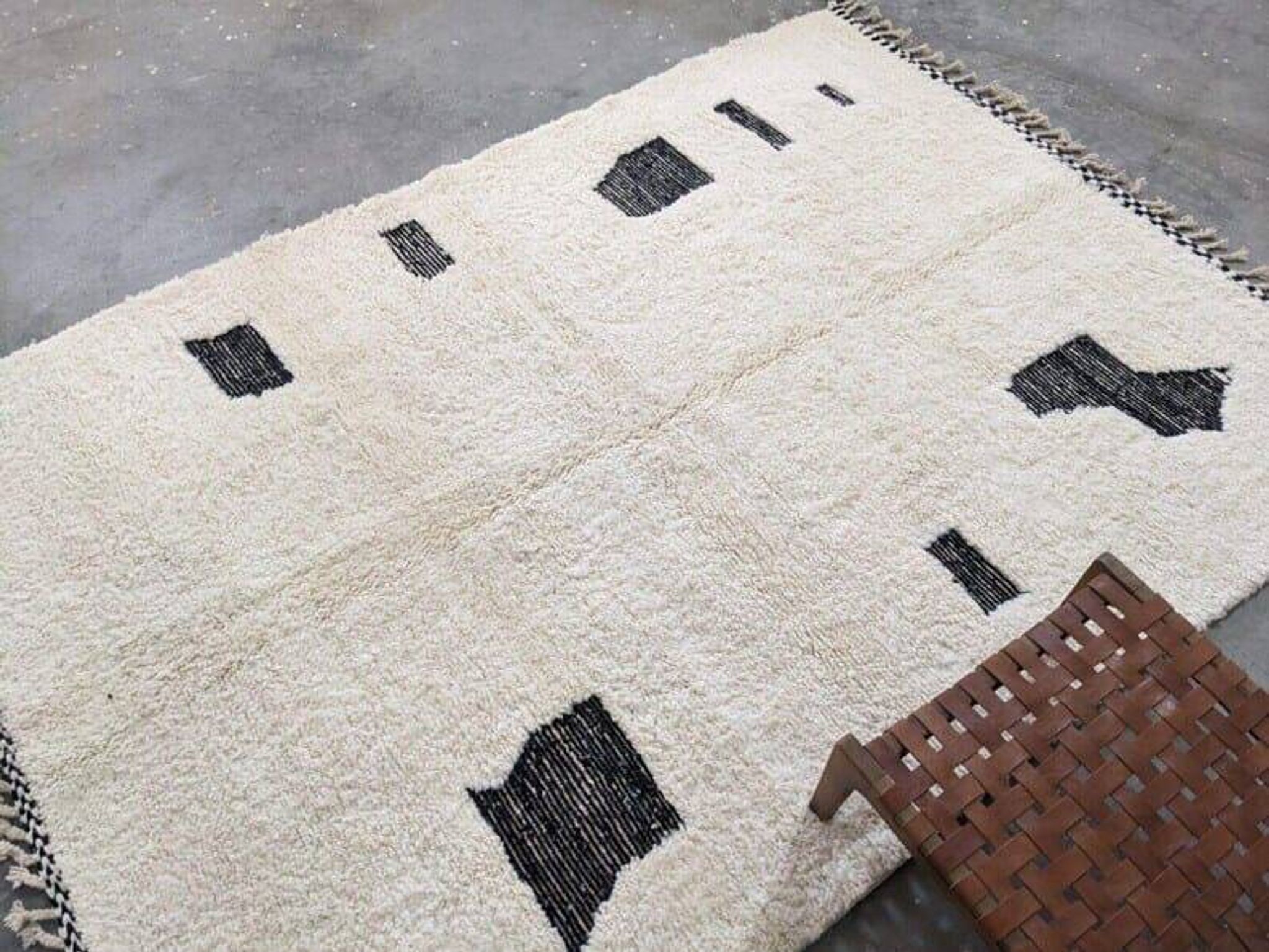 Beni Ourain carpet from the Atlas, made with traditional artisanal craftsmanship.