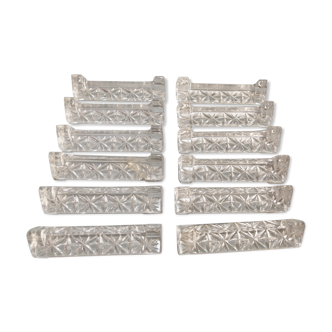 Coffret de 12 portes couteaux en cristal taillé années 60