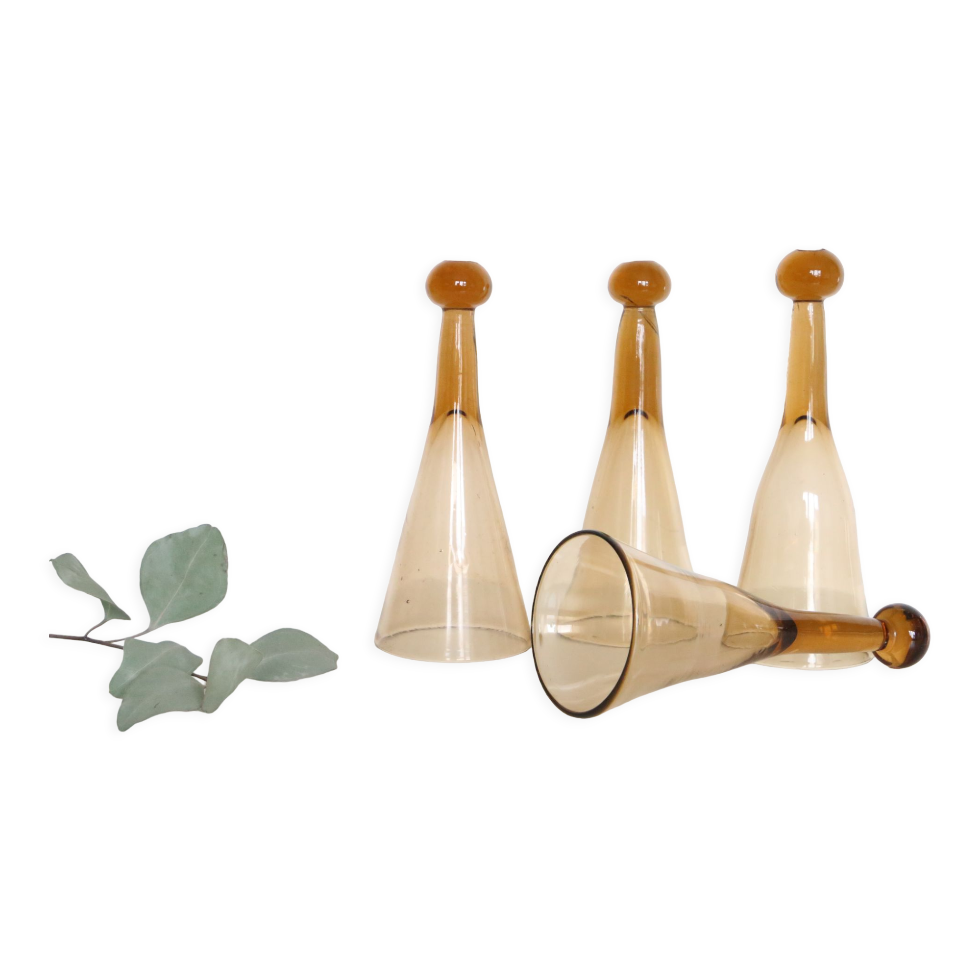 Set of 6 champagne flutes called 'trinquette' or 'cul sec' in mouth-blown glass, vintage