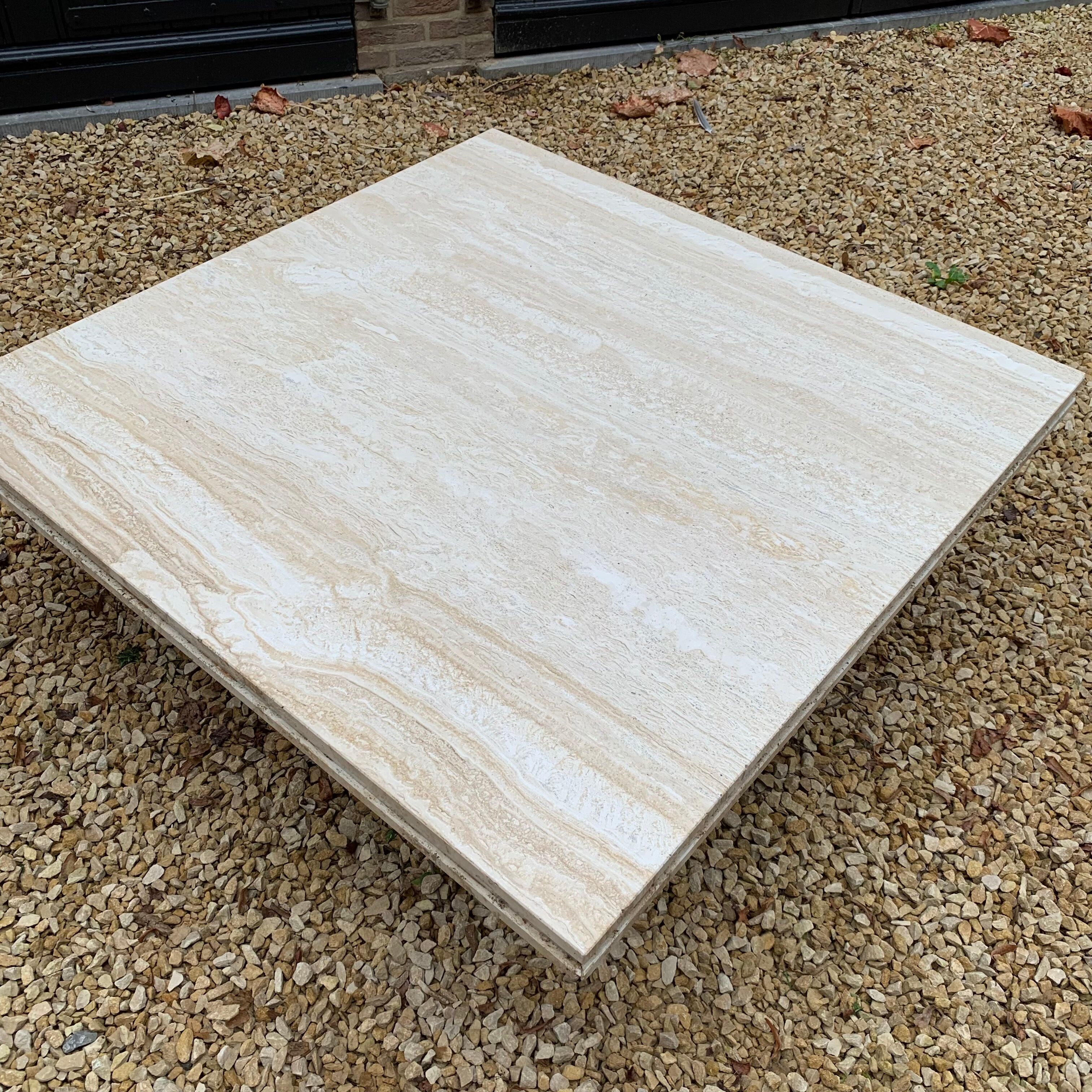 Table basse en travertin 115x115 cm