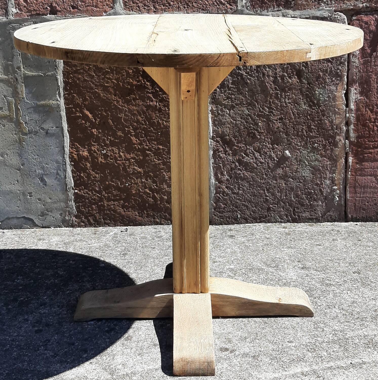 Side table or Art Deco pedestal table.