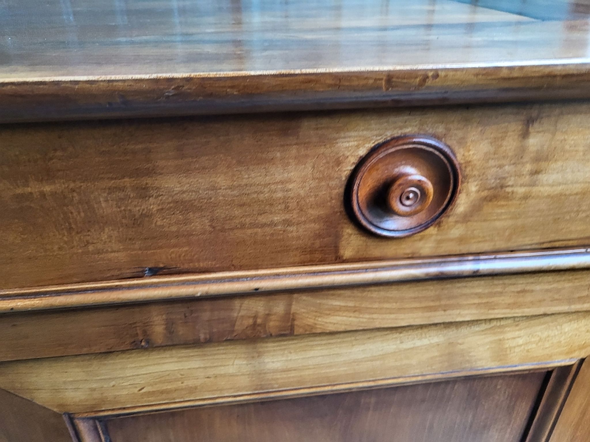 Bahut 2 doors 1 drawer louis philippe in blond walnut of the XlX th century
