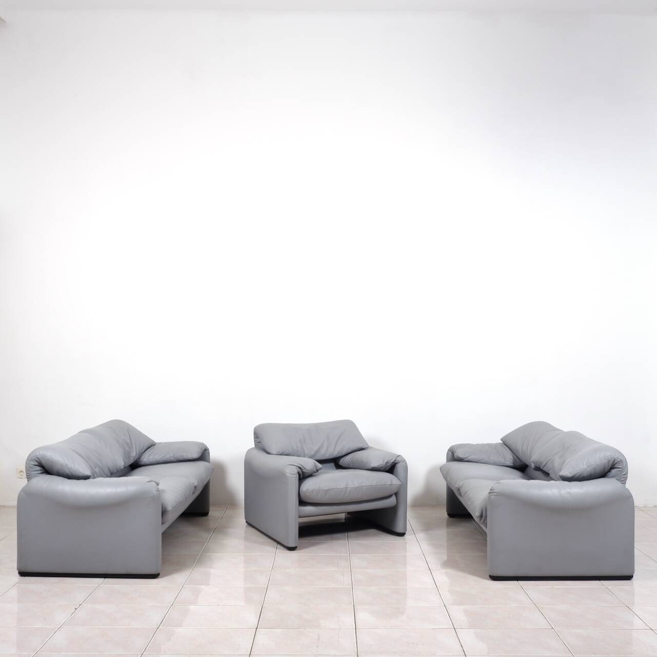 „Maralunga“ leather lounge chair by Vico Magistretti for Cassina, Italy