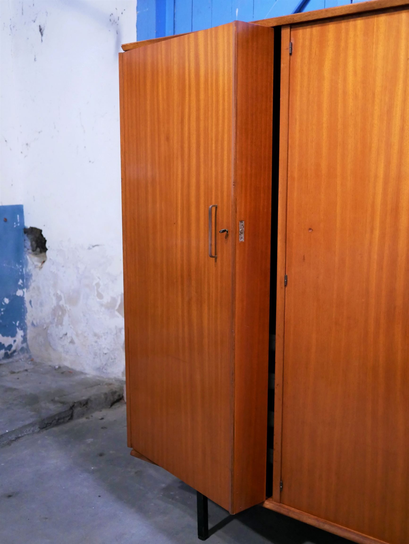 Armoire vintage en teck par les éditions Rozier