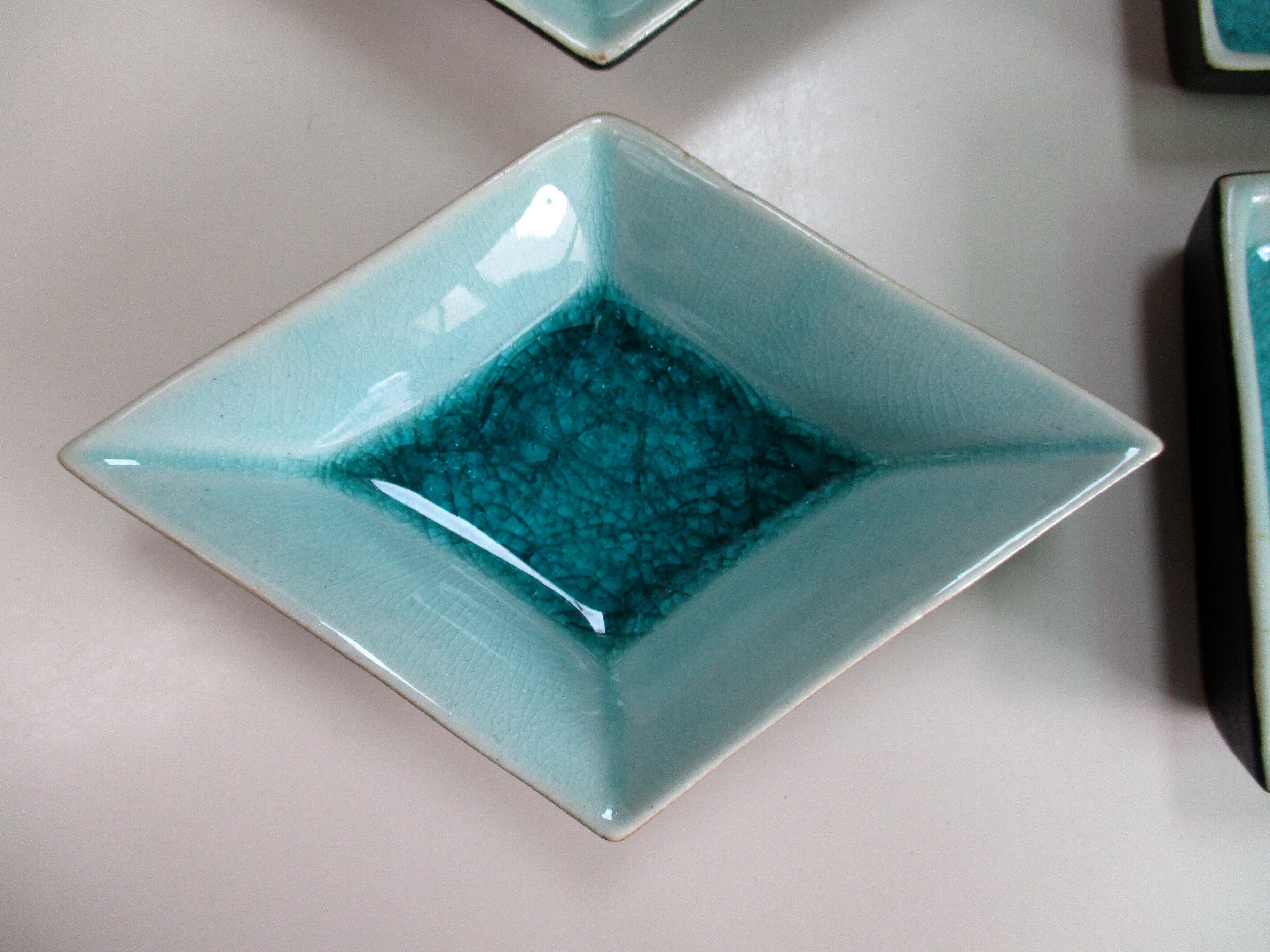 Four ravines, cracked ceramics, for aperitif, sauce, spices