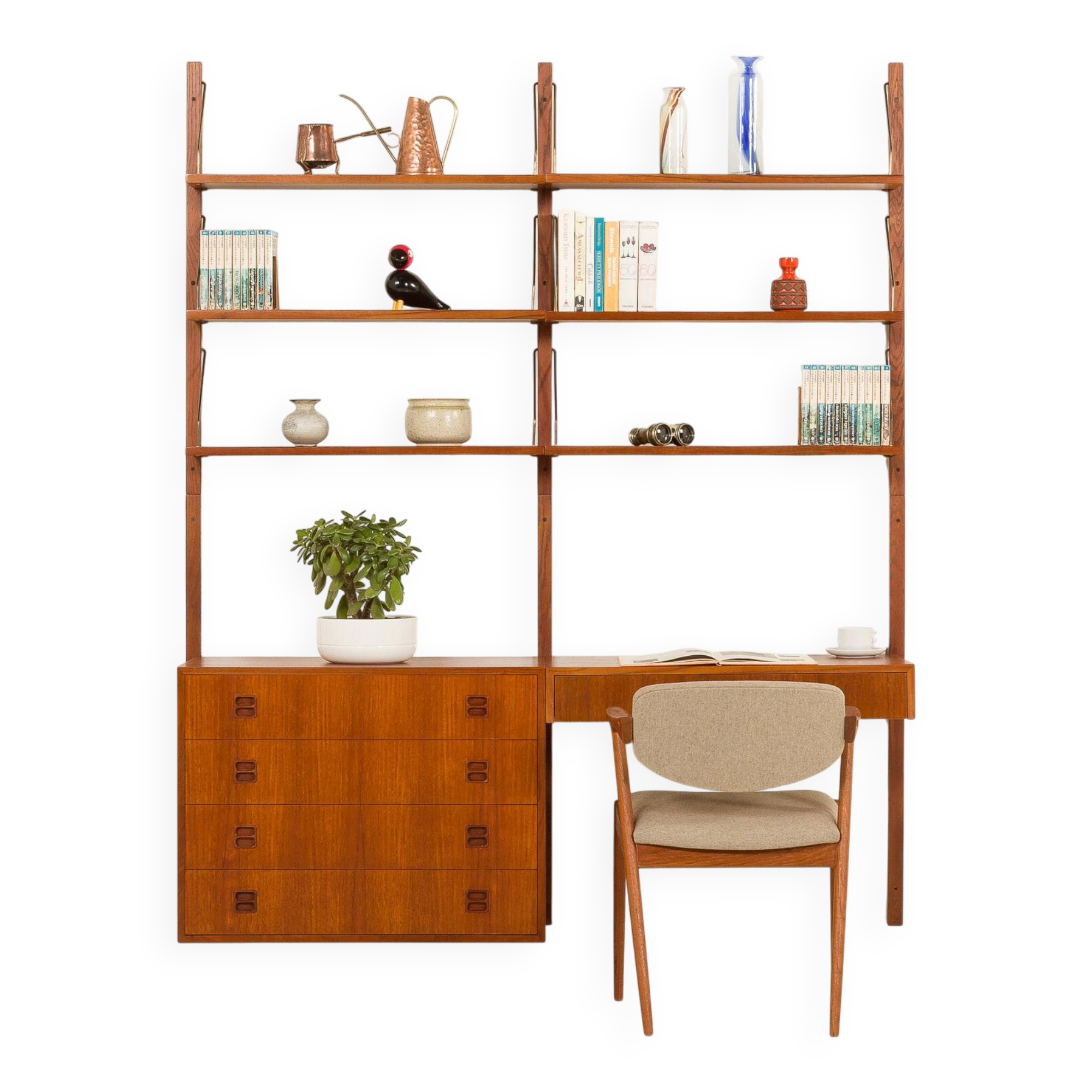 Un ensemble mural en teck scandinave avec un bureau, années 1970.