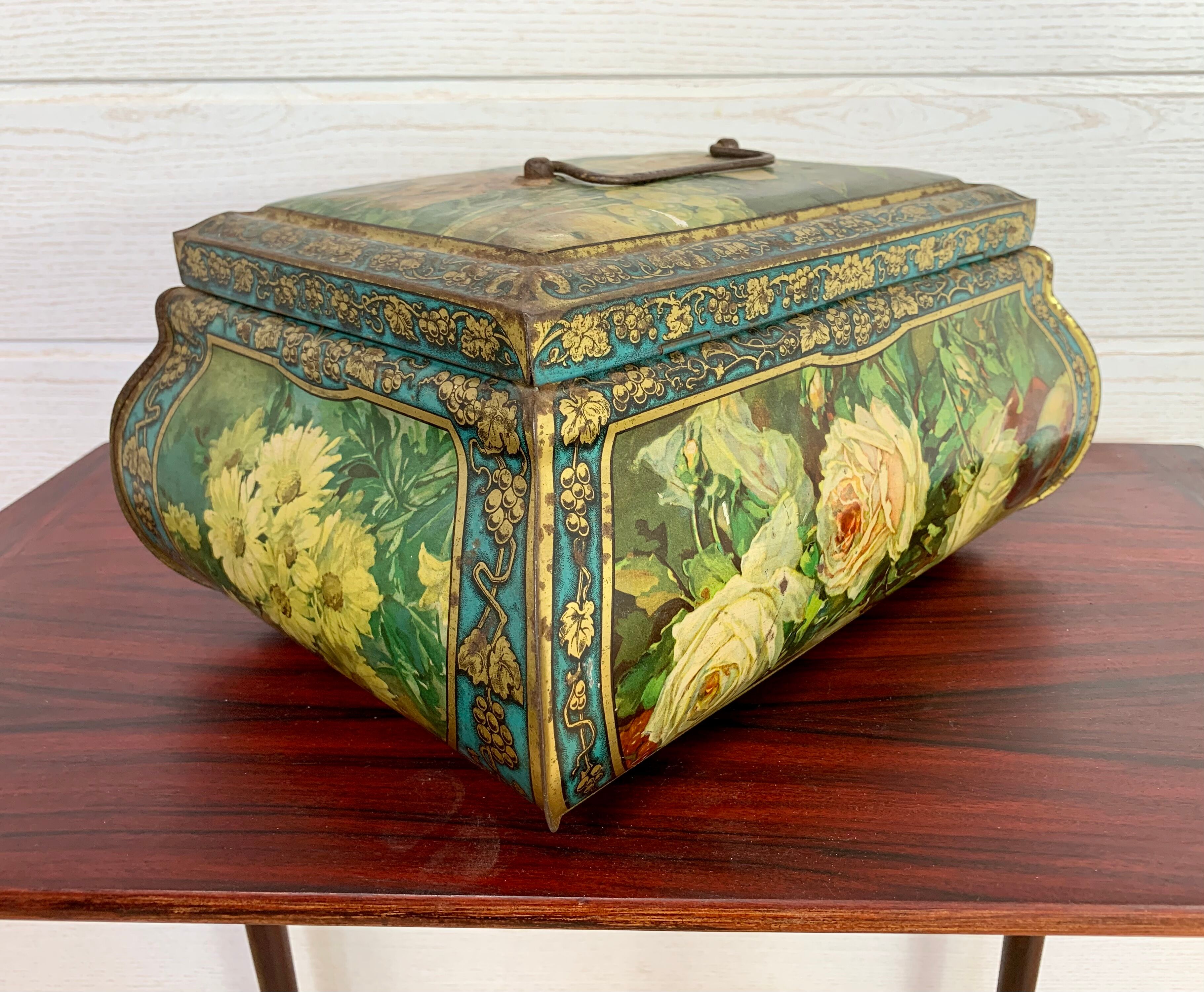 Old and large lithographed sheet metal box Japanese decoration