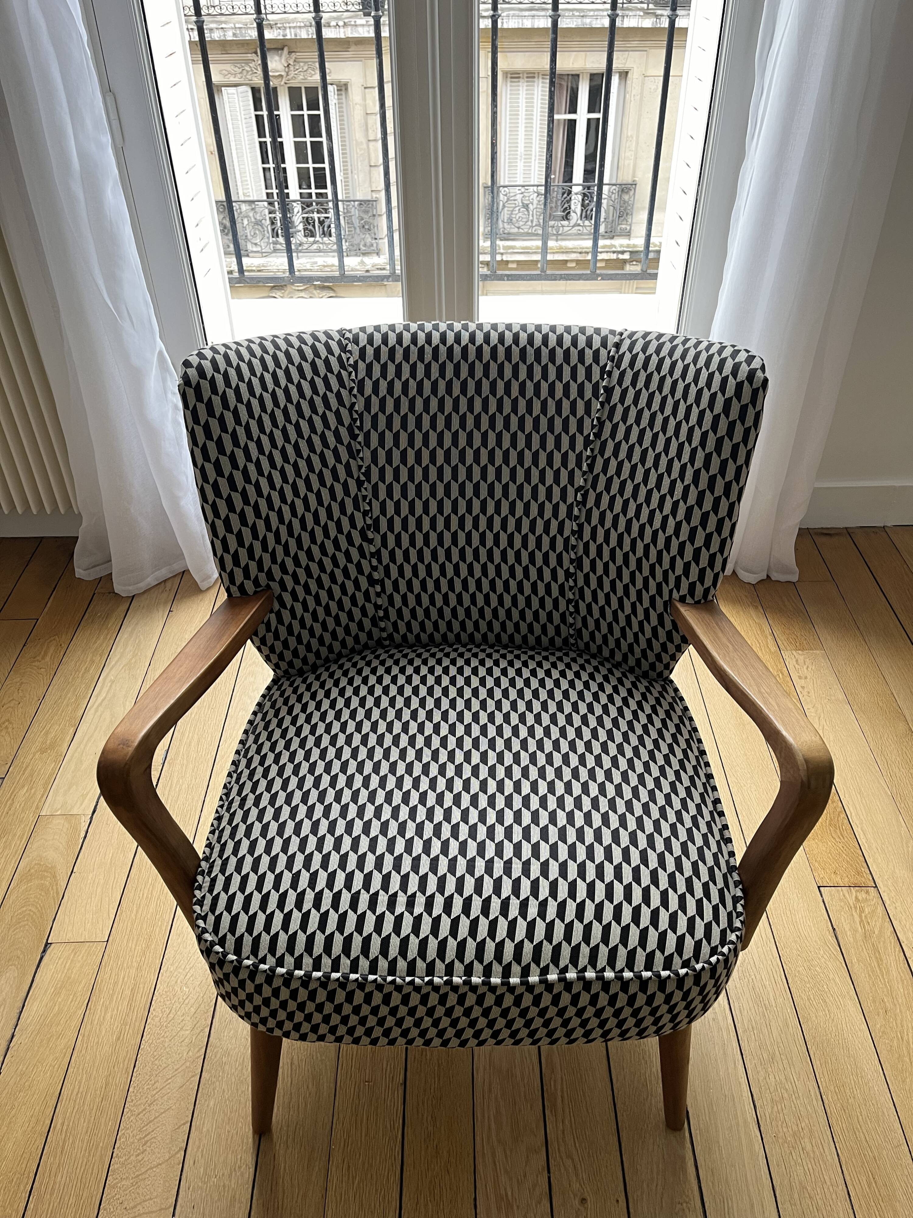 Vintage armchair – Black & white graphic patterns – Confident character