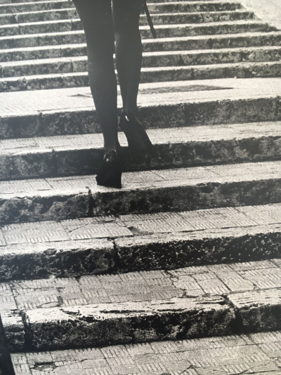 Photographie graphique 90: femme, escalier.