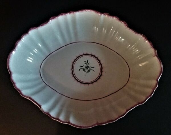 Plat en faïence de l'est fin XVIIIème