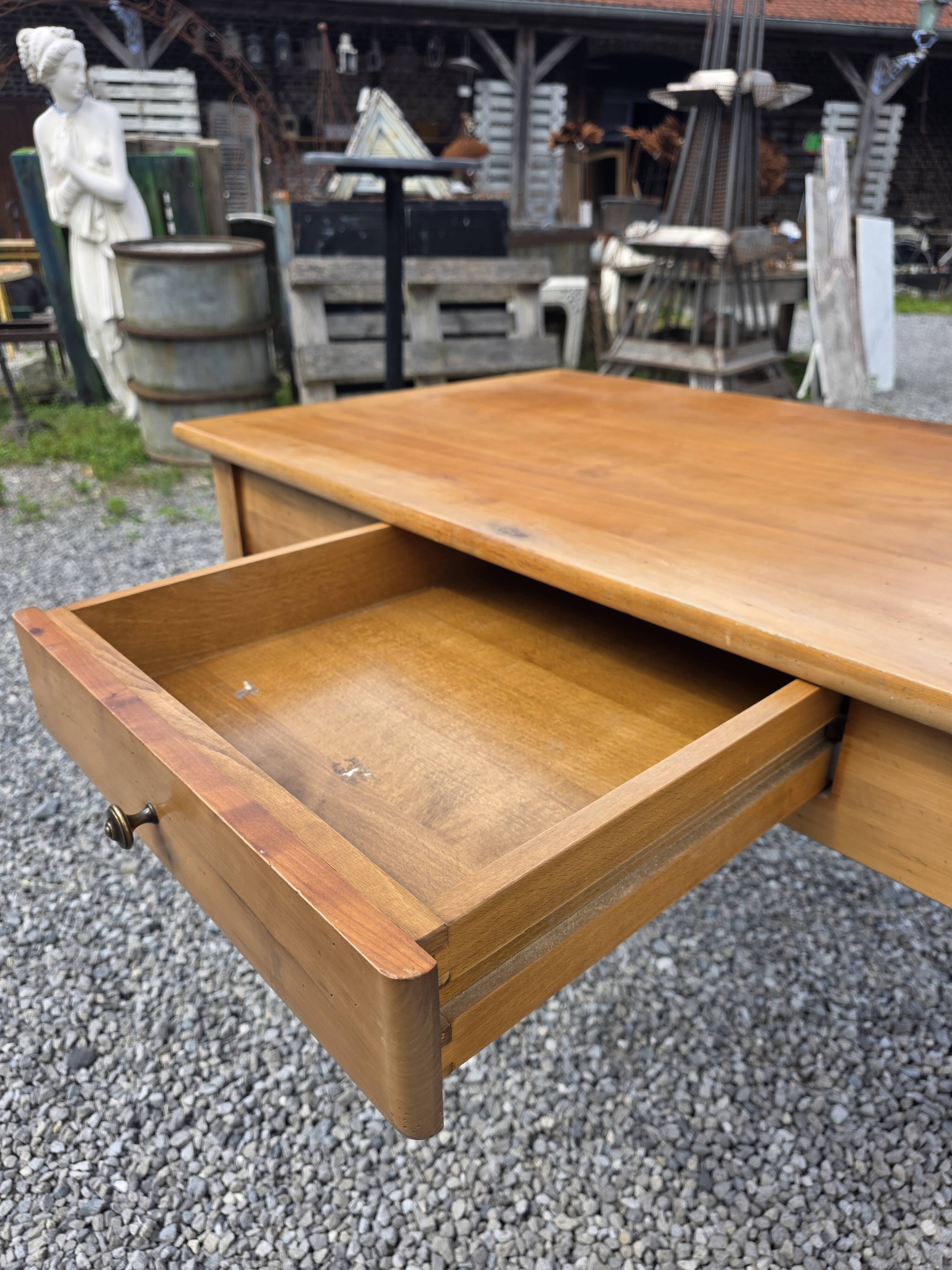 Bureau style Louis Philippe en merisier massif