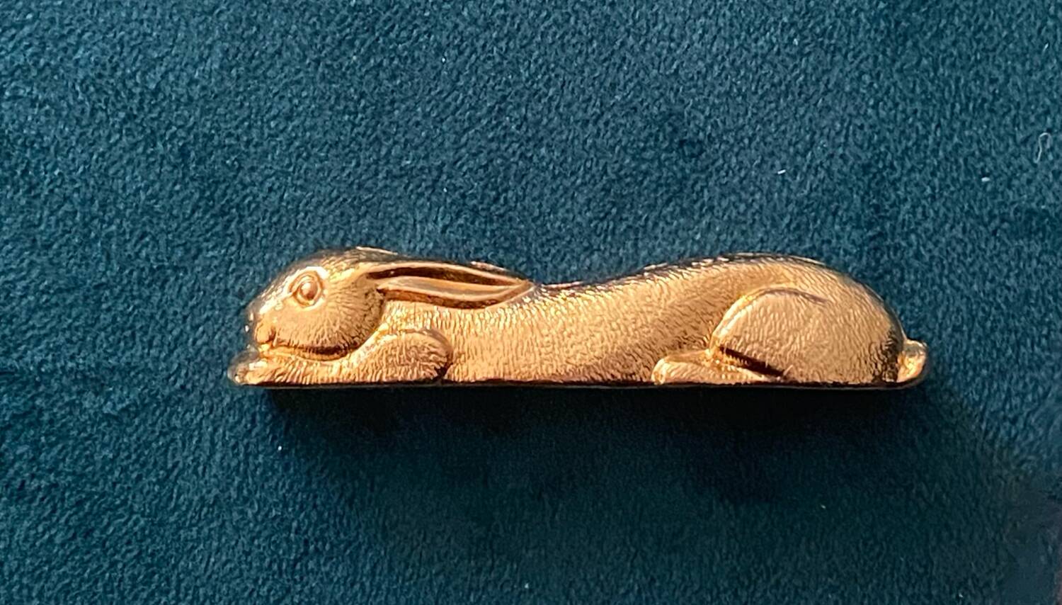 10 rabbit-shaped gold knife holders