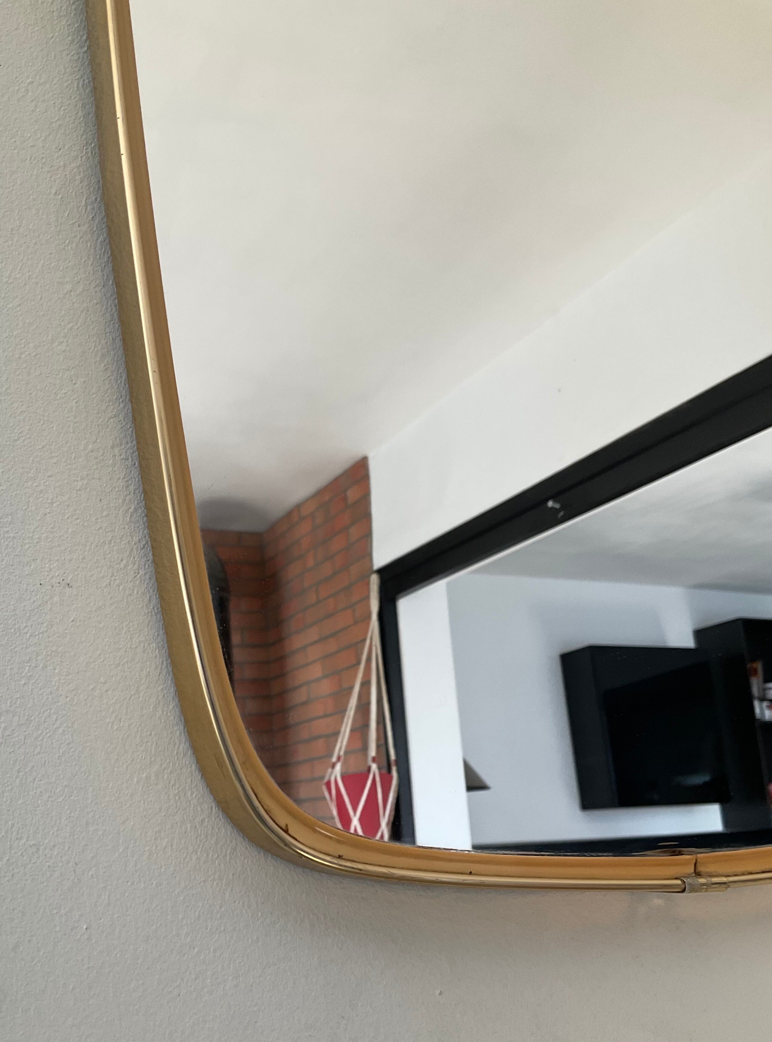 Free formę asymmetric mirror of the 70s