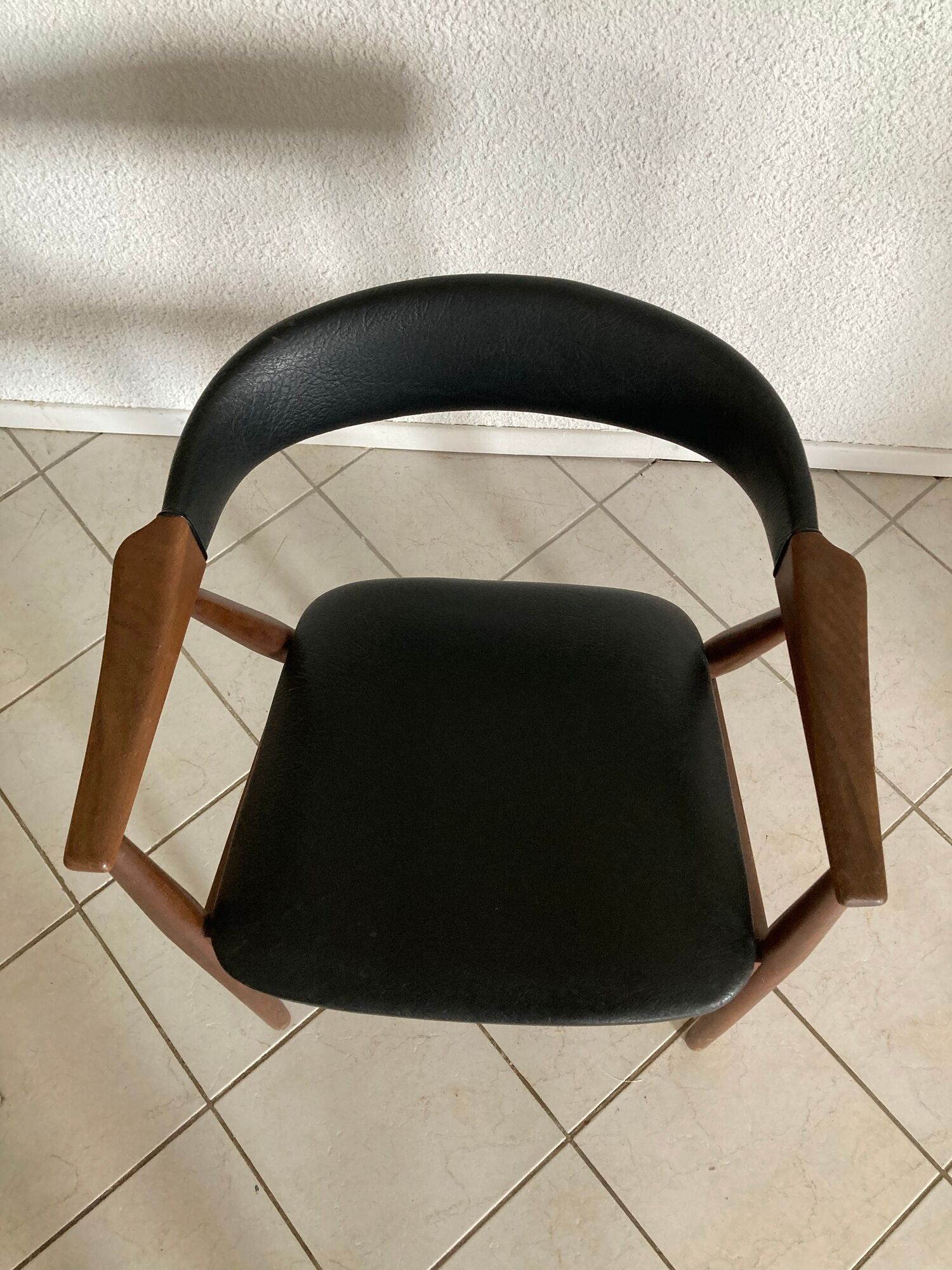 Fauteuil vintage modèle 213 en teck et simili cuir par Th. Harlev pour Farstrup Møbler