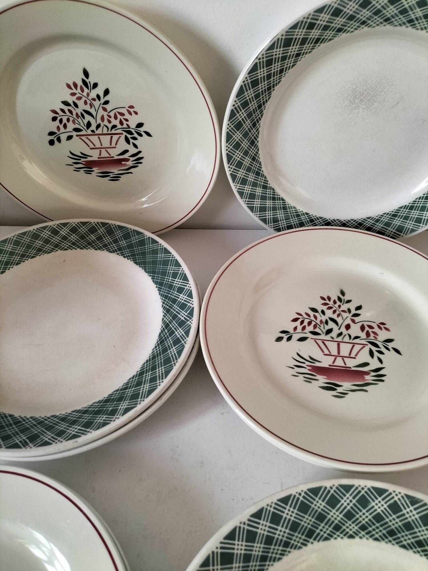 Mix of 10 ironstone plates, HBCM Agnès decoration - St Amand decoration 2070