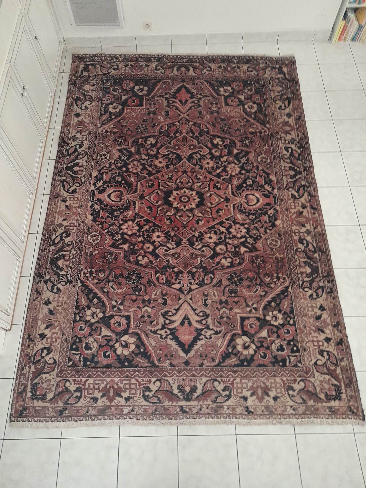 Handmade Persian Bachtiar rug 295x218cm