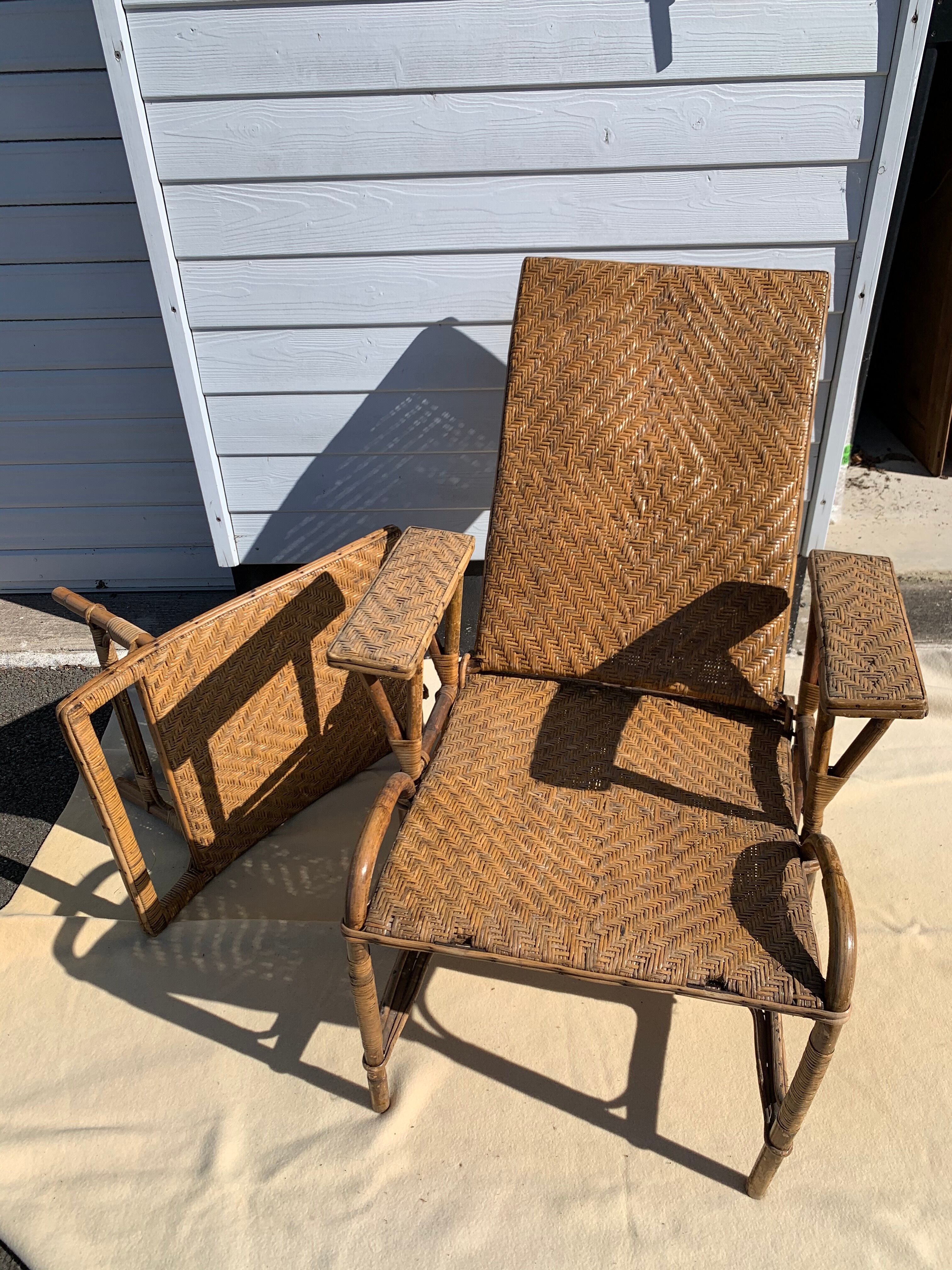 Vintage rattan chaise longue