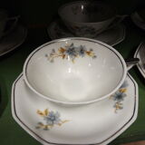 Lots of 8 cups and saucers