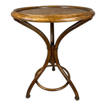 Pedestal table