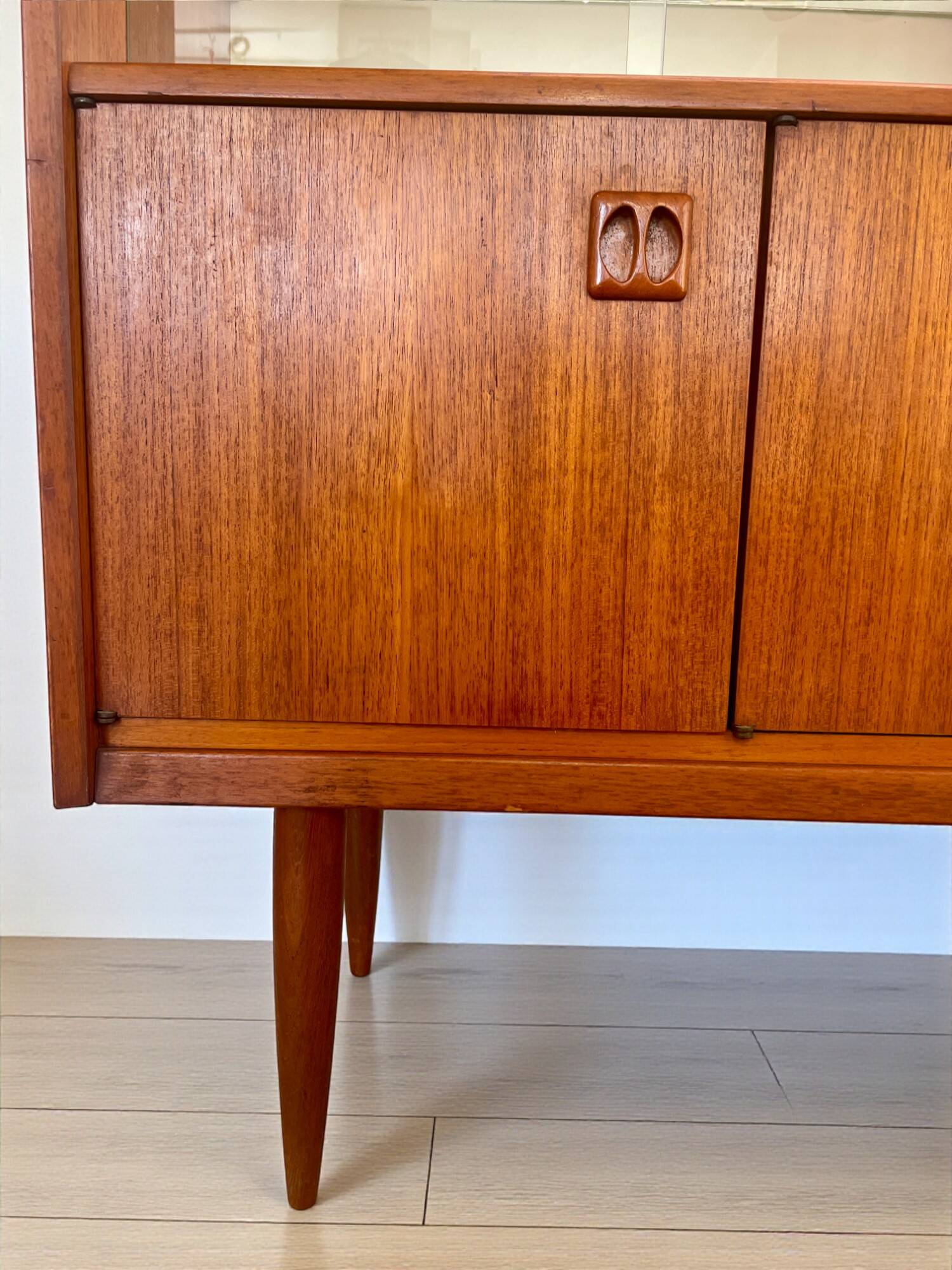 Vintage teak display cabinet / bar cabinet