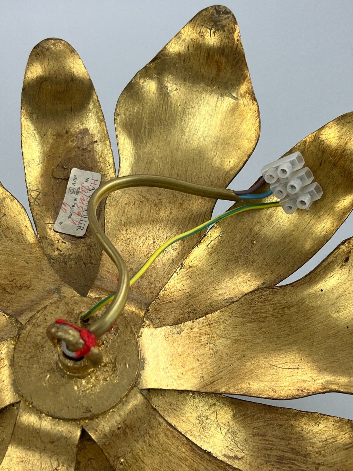 Wall sconce in brass