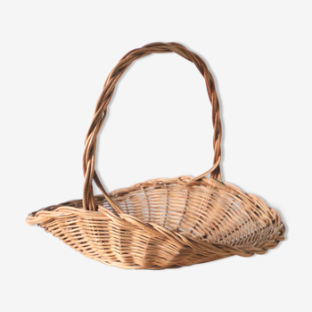 Panier en osier avec une anse vintage français