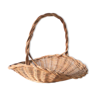 Panier en osier avec une anse vintage français