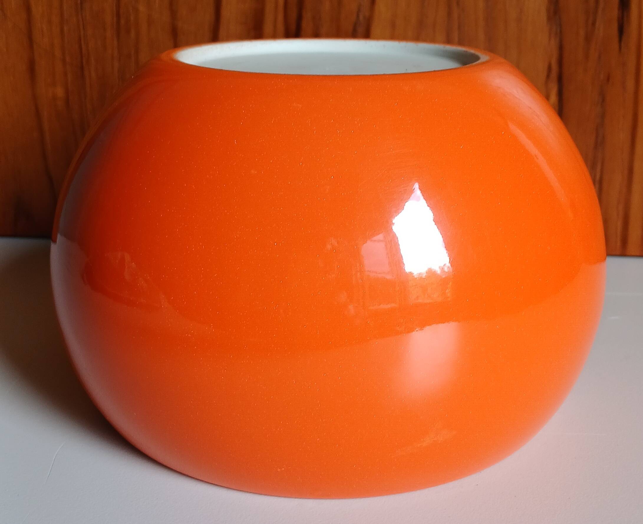 Vase boule en céramique émaillée orange 70's