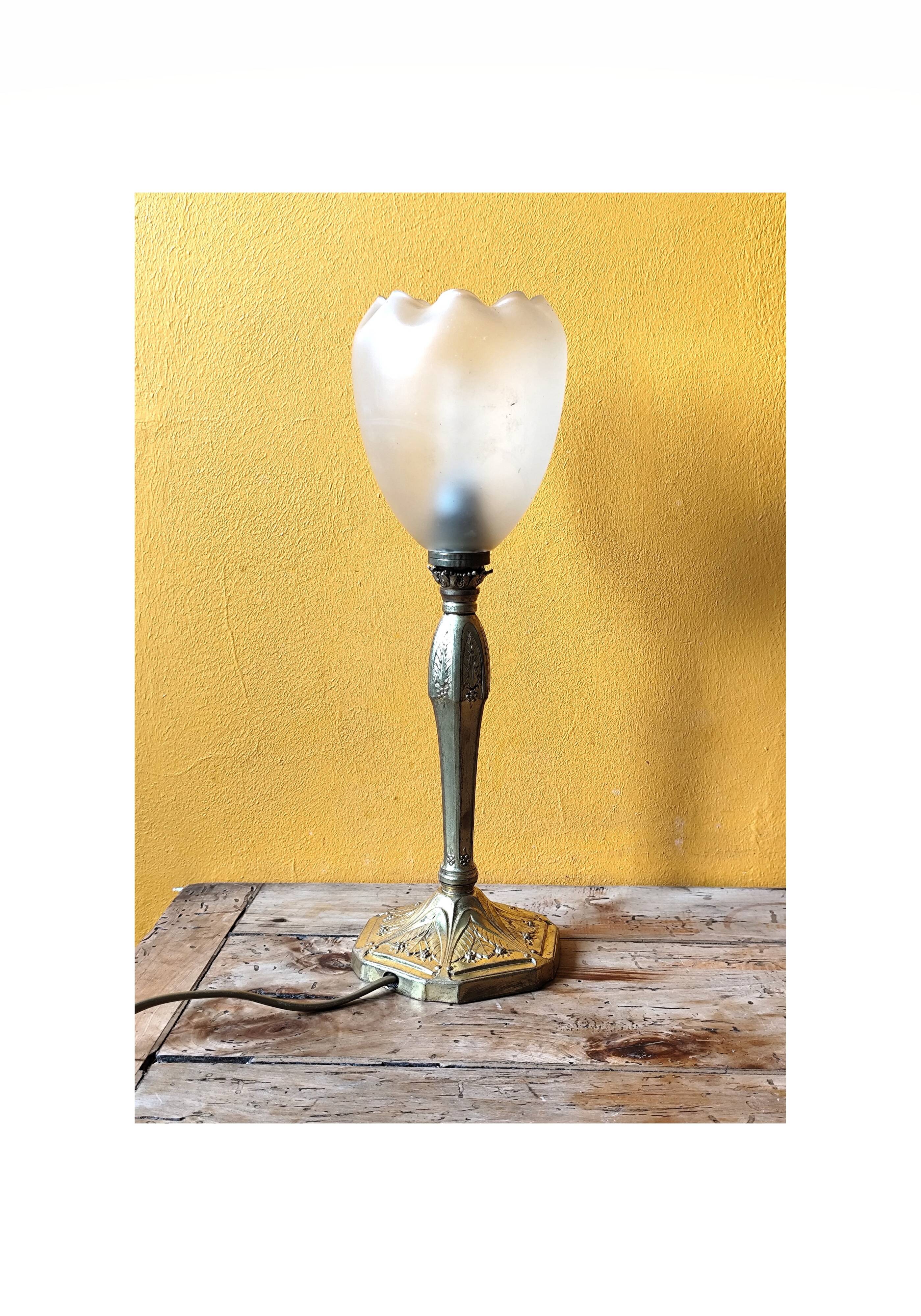 Lamp with a 19th-century chiseled bronze base and antique glass shade