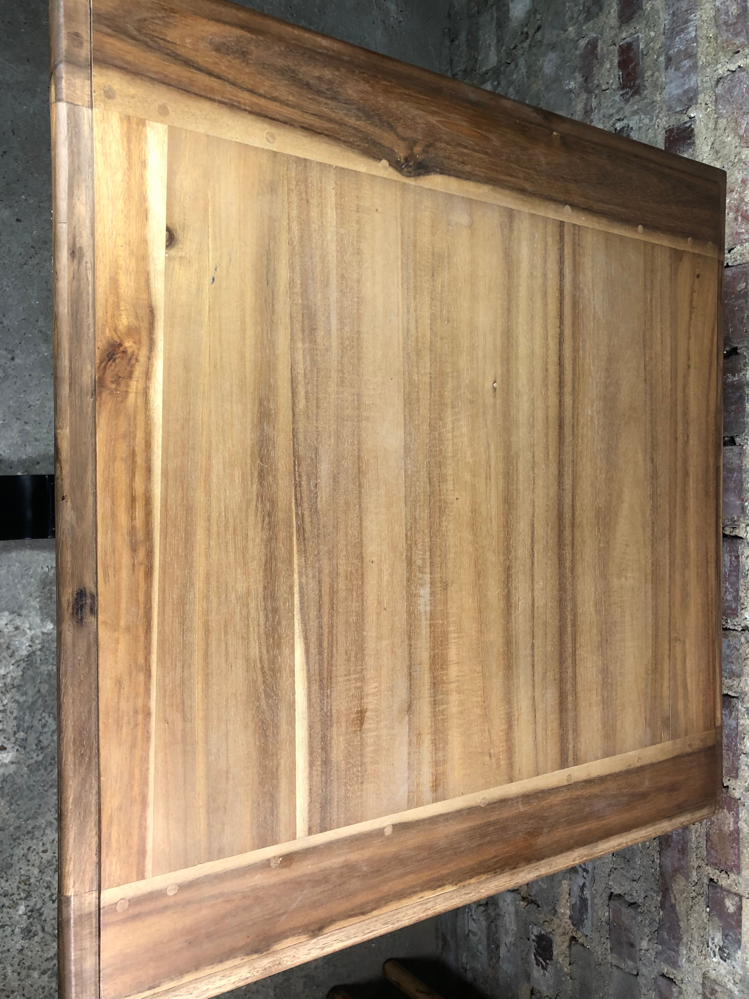 Bistro table in wood black foot and raw top