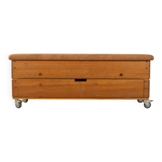 Coffre de saut comme banc et meuble à chaussures
