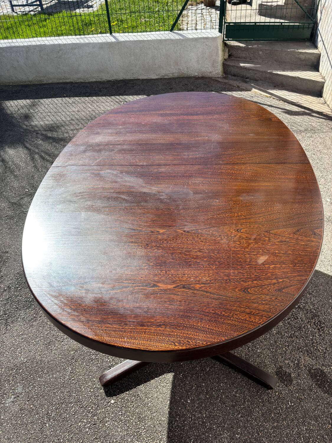 Table and 6 chairs set by Baumann