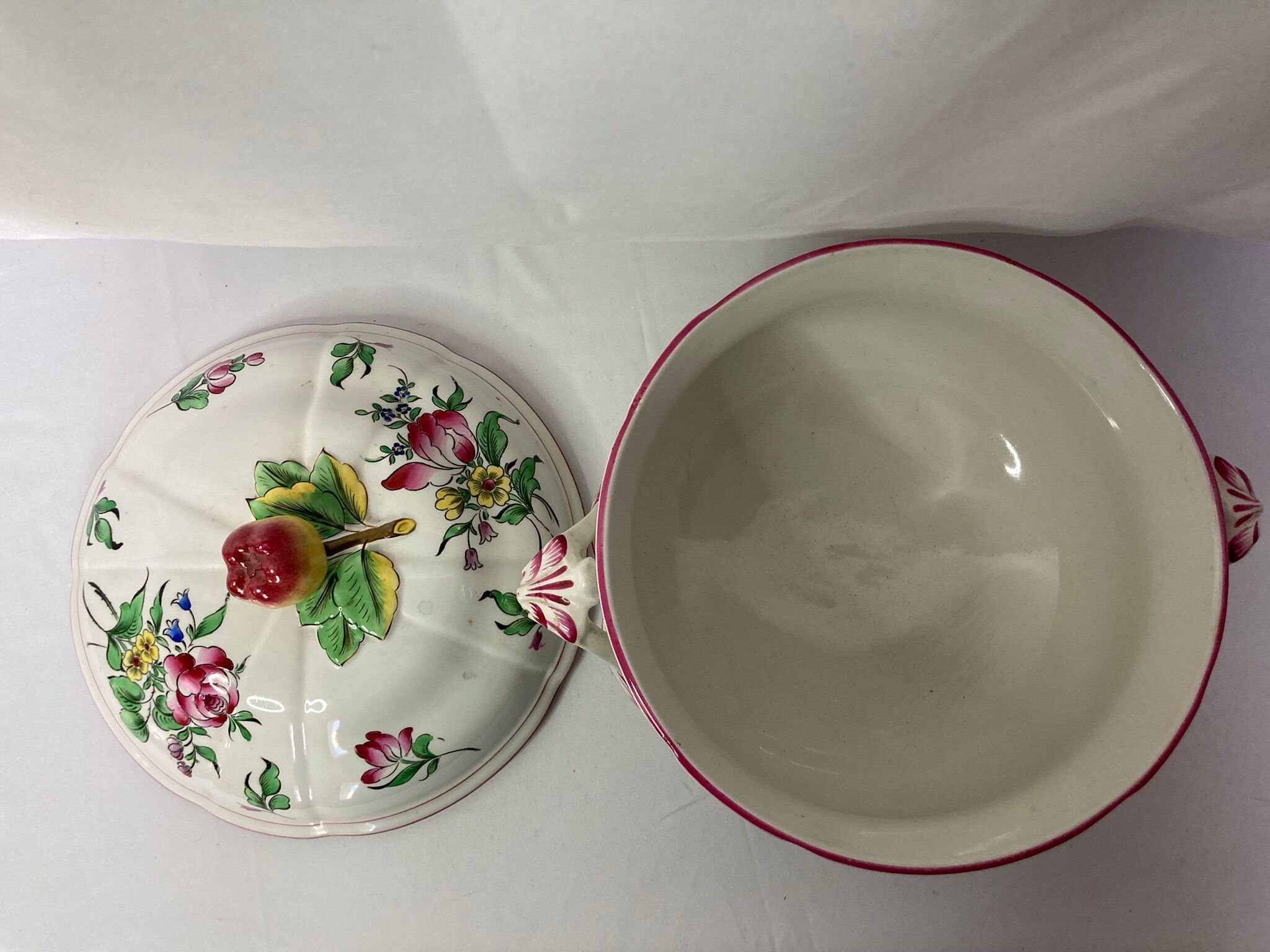 Old soup pot earthenware of the East floral decoration apple XXth