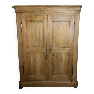 Alsatian armoire from 1878 in Pichepin – A unique and authentic piece